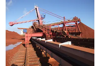 Paddle-wheel stockpiling unit