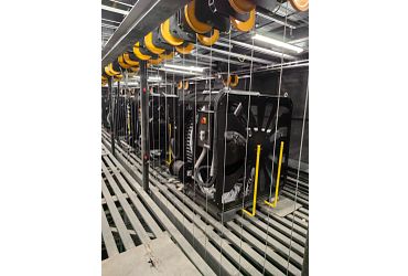 Stage rigging equipment