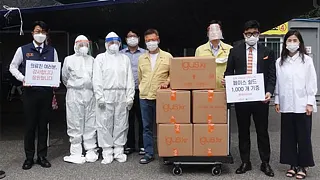 Face-Shield-Spende an Gesundheitszentrum in Südkorea