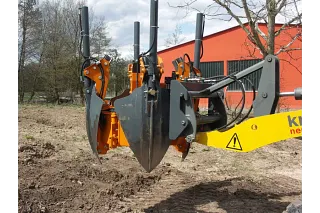 Les bêches sont enfoncées lentement dans le sol.