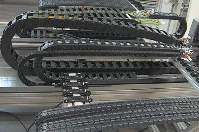 Round Motion Cable Routing Cables for motion: chainflex®