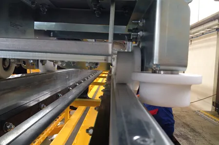 Detailansicht Rinnensystem mit Rollenlagerung