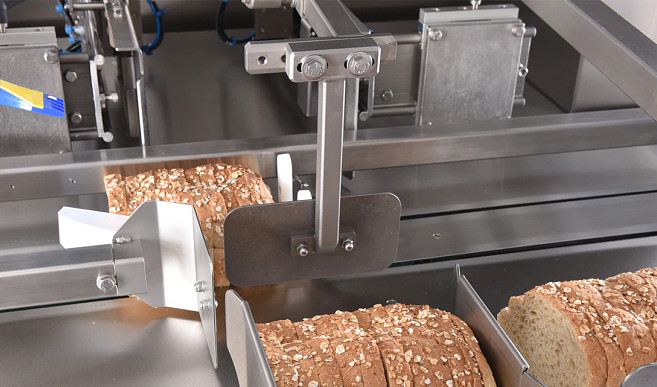 Bread packaging machine: Avoid cable breaks with intelligent sensor ...