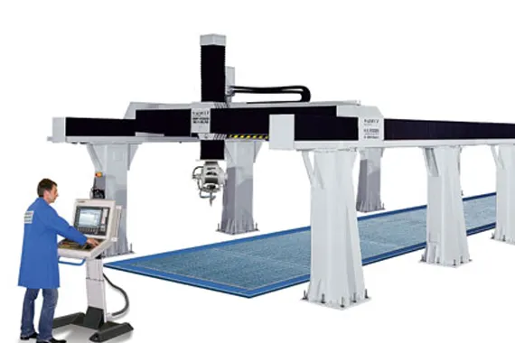 ウォータージェット切断機内のエナジーチェーン