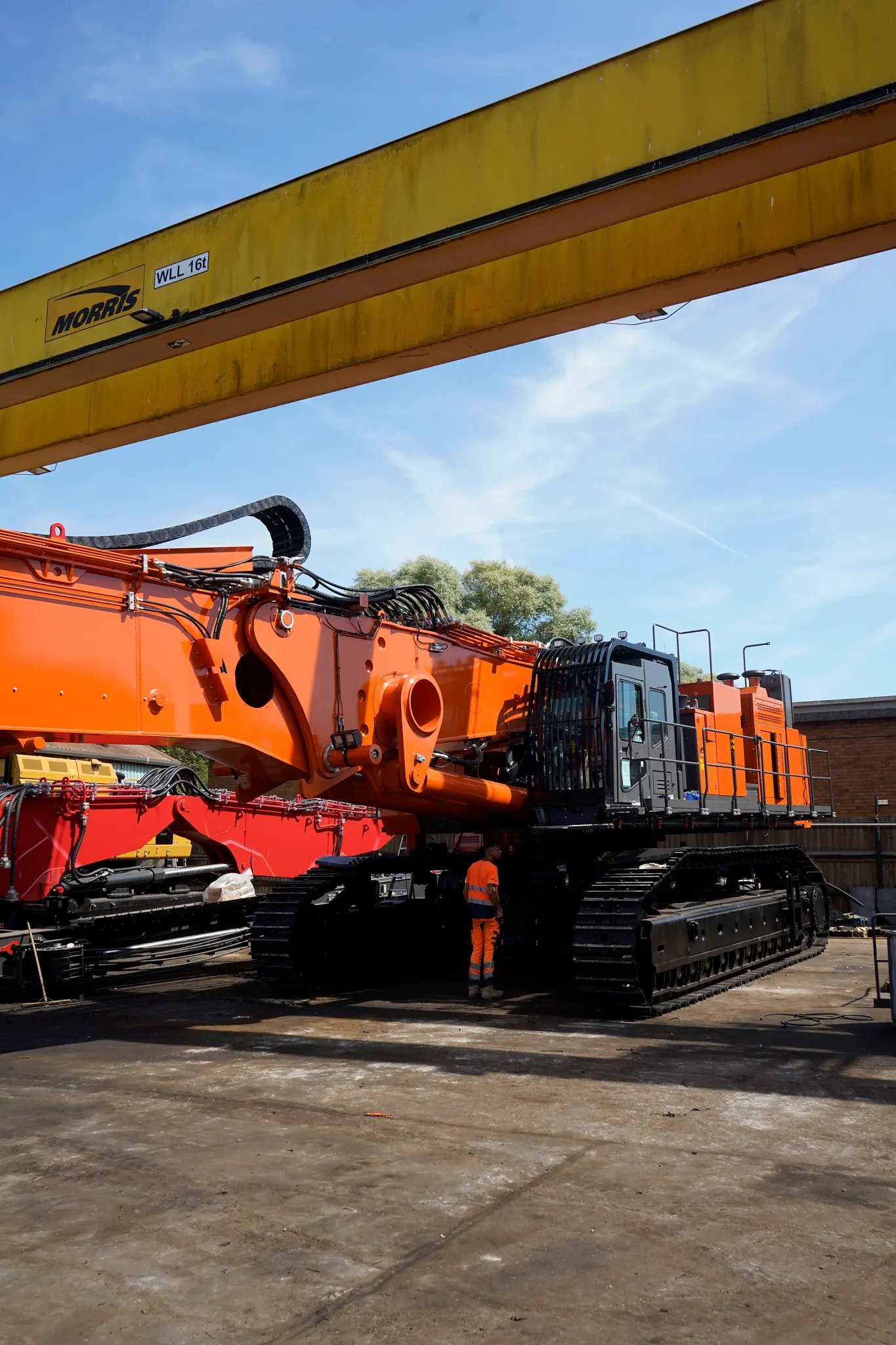 construction machinery with energy chain