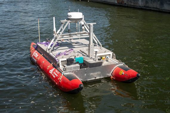 Imbarcazione d'ispezione autonoma per misurazioni di profondità precise grazie ai igus®