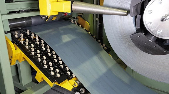 Plastic plain bearings and rollers make the levelling machine ...