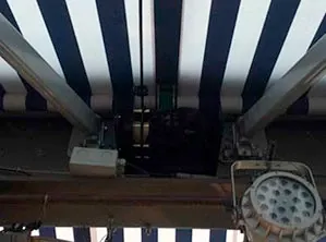 Éclairage de l'auvent