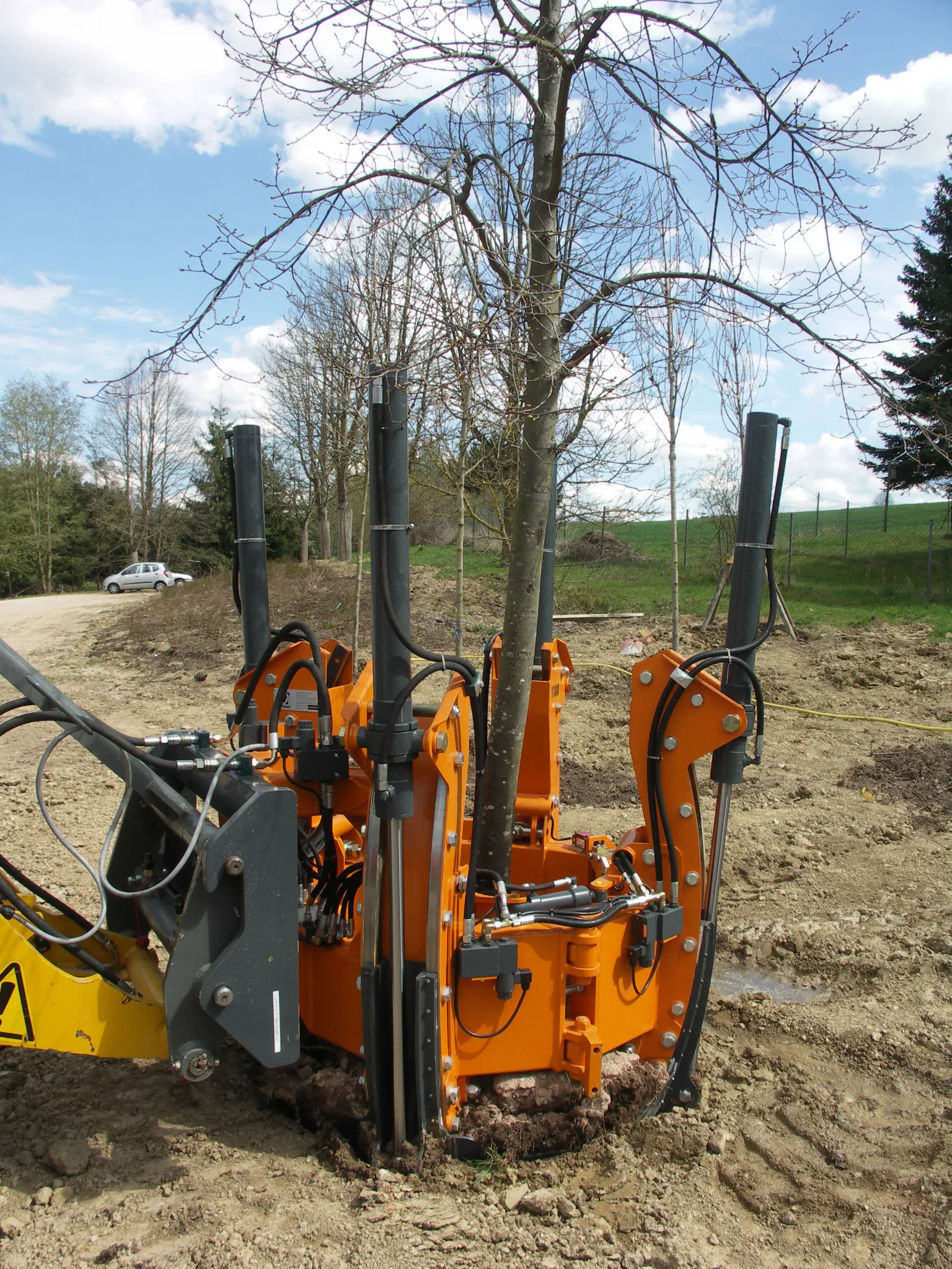 Přesazovač kořenových balů