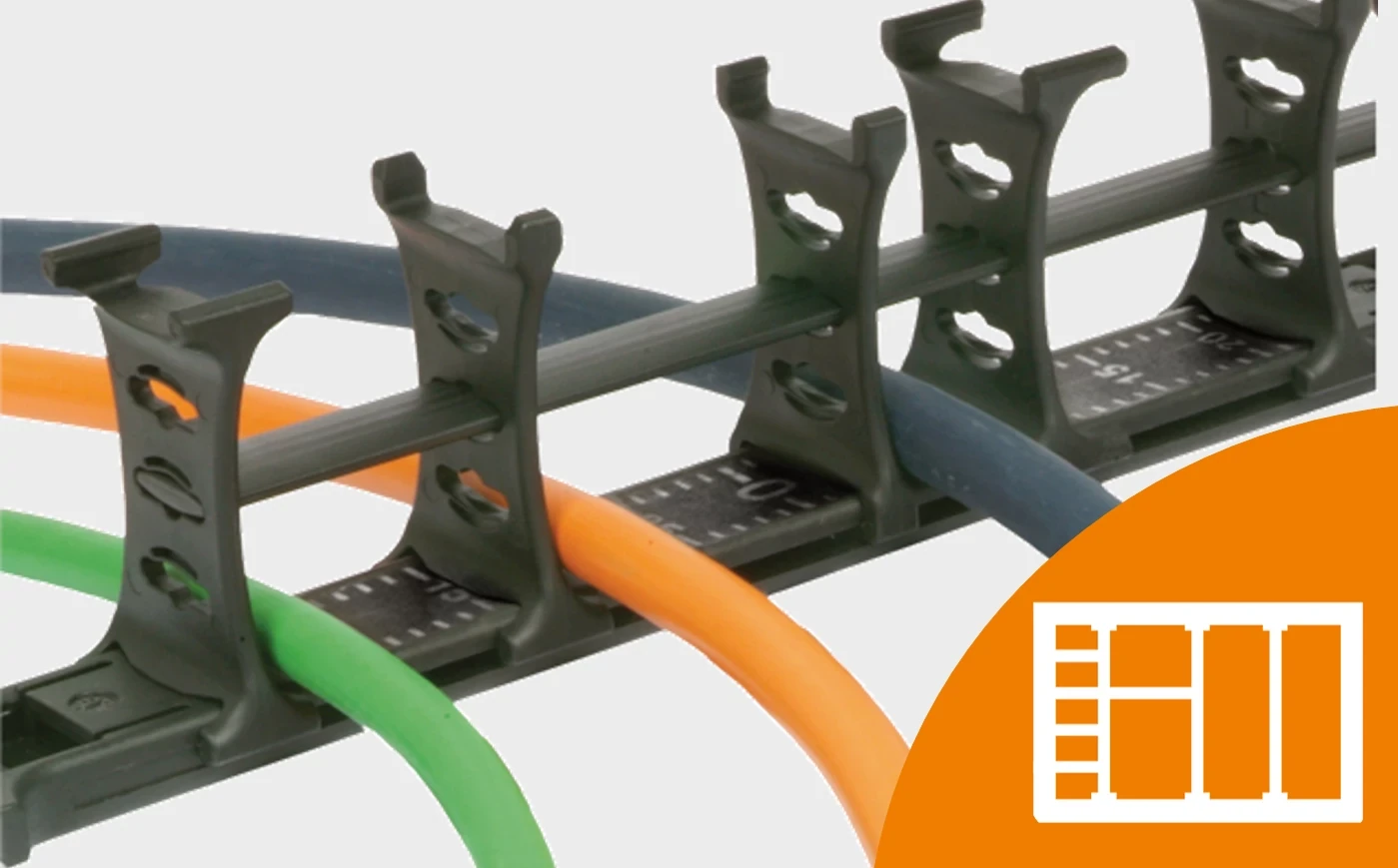 Pose de câbles et tuyaux dans des chaînes porte-câbles