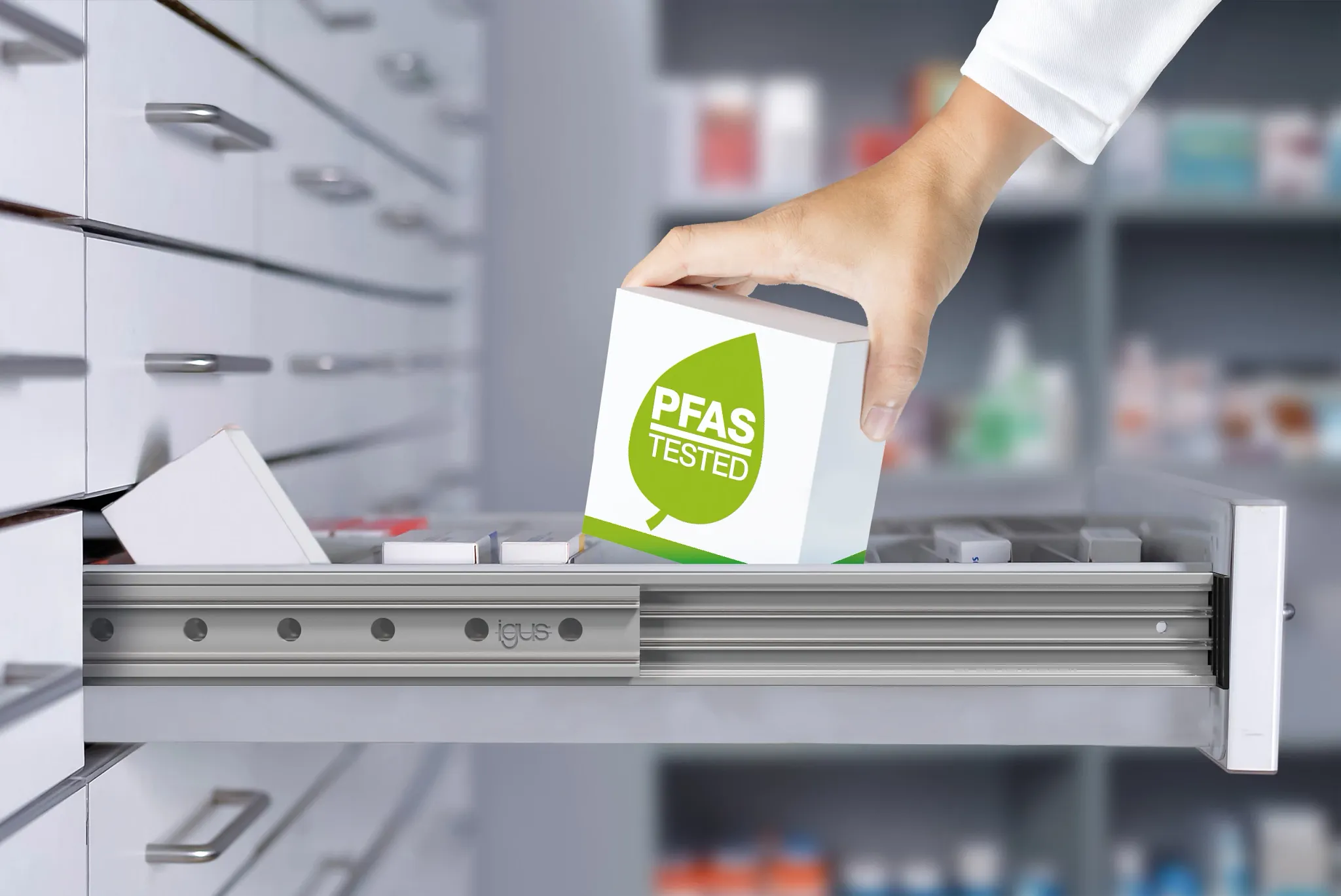 SCALLOG builds autonomous logistics robot "Boby" with robust and lubrication-free plastic plain bearings from igus