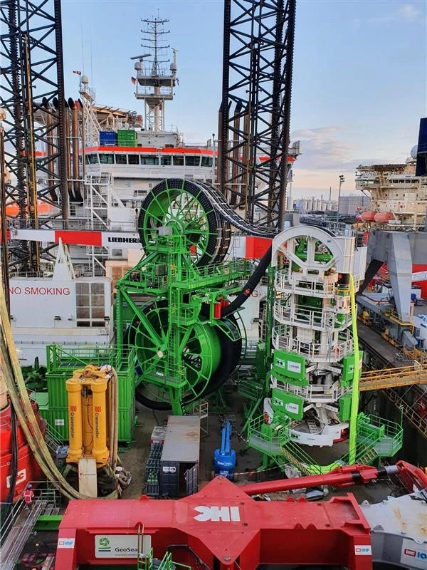 Cha&#238;ne porte-c&#226;bles offshore