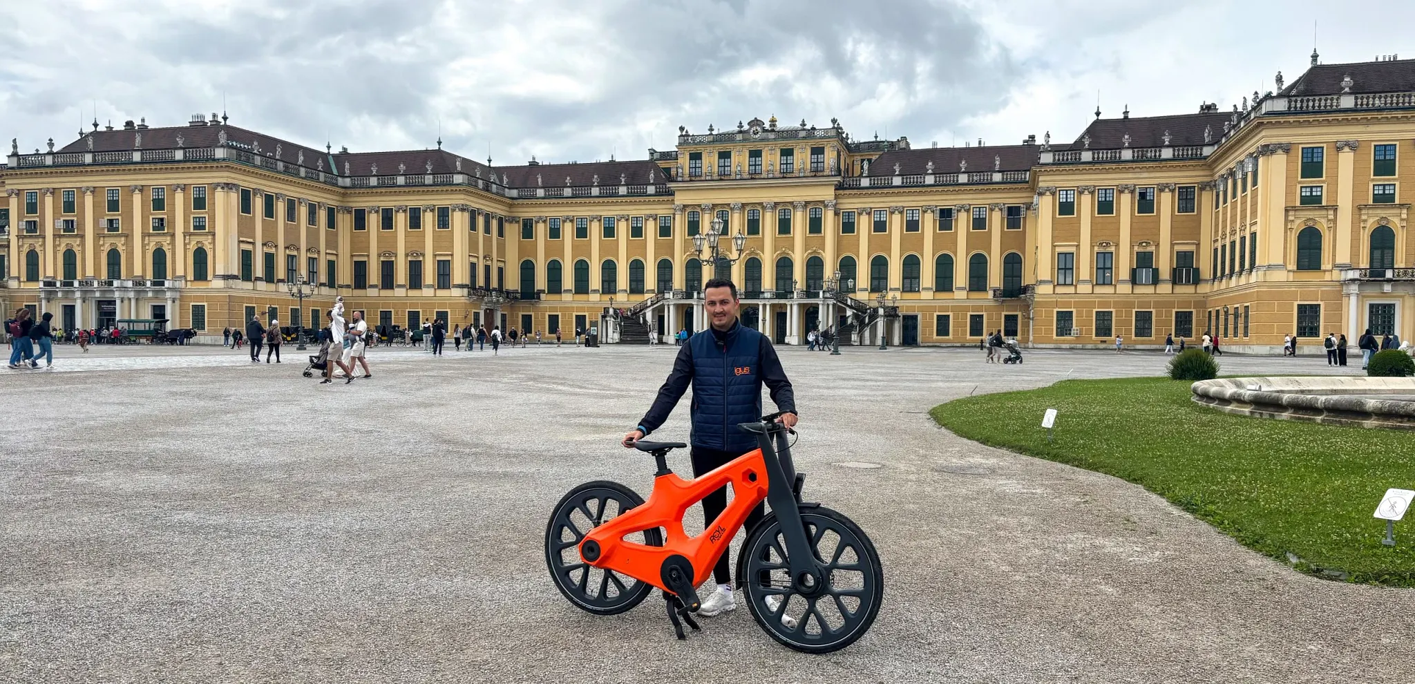 igus:bike Worldtour am Schloss Schönbrunn in Wien, Österreich