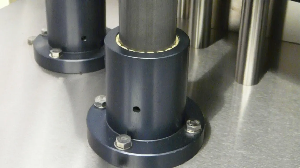 drylin R flanşlı lineer kaymalı yataklar