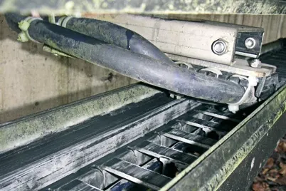 Système de chaînes porte-câbles pour station d'épuration