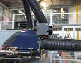 e-rib numa máquina de injeção na fábrica da igus