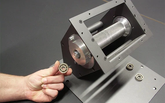 Dispositif d'entraînement mécanique d'un poêle à granulés