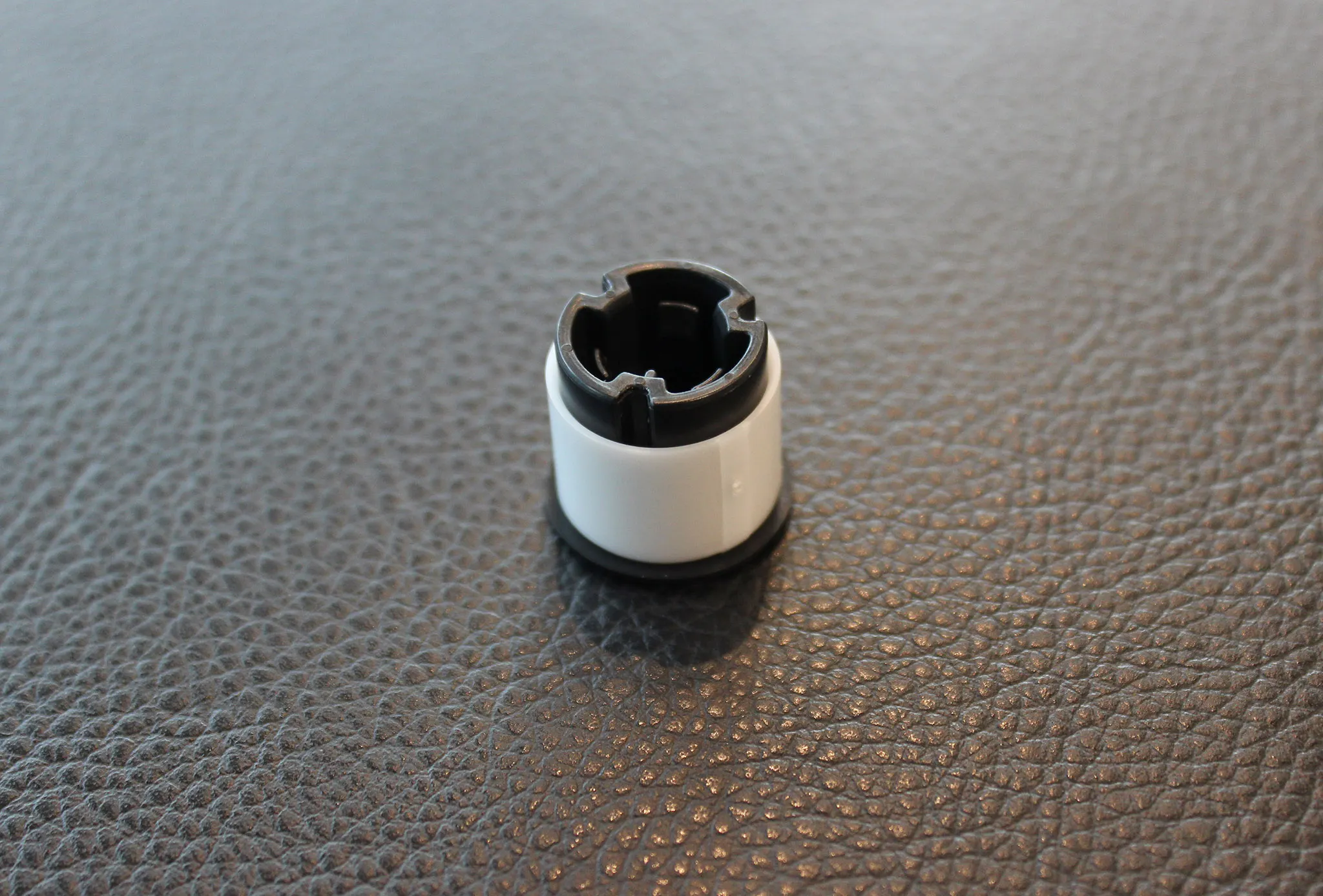 For this application, igus developed the special material iglidur RN24, which exceeded the requirements of V-Zug three times over in the test.