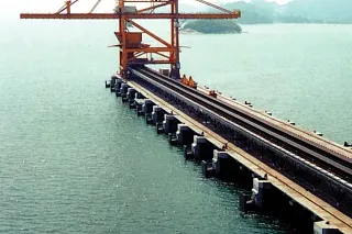 Long travel plastic cable carrier