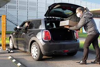 Kontaktlose Abholung bei igus Köln