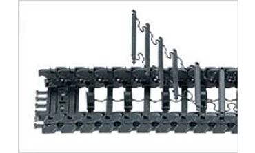an elastic band links crossbars and separators on energy chain