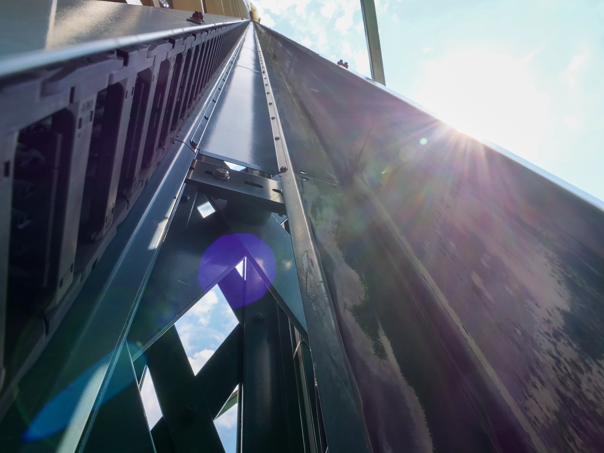 Energetický řetězový systém s pojezdovou dráhou 80 metrů