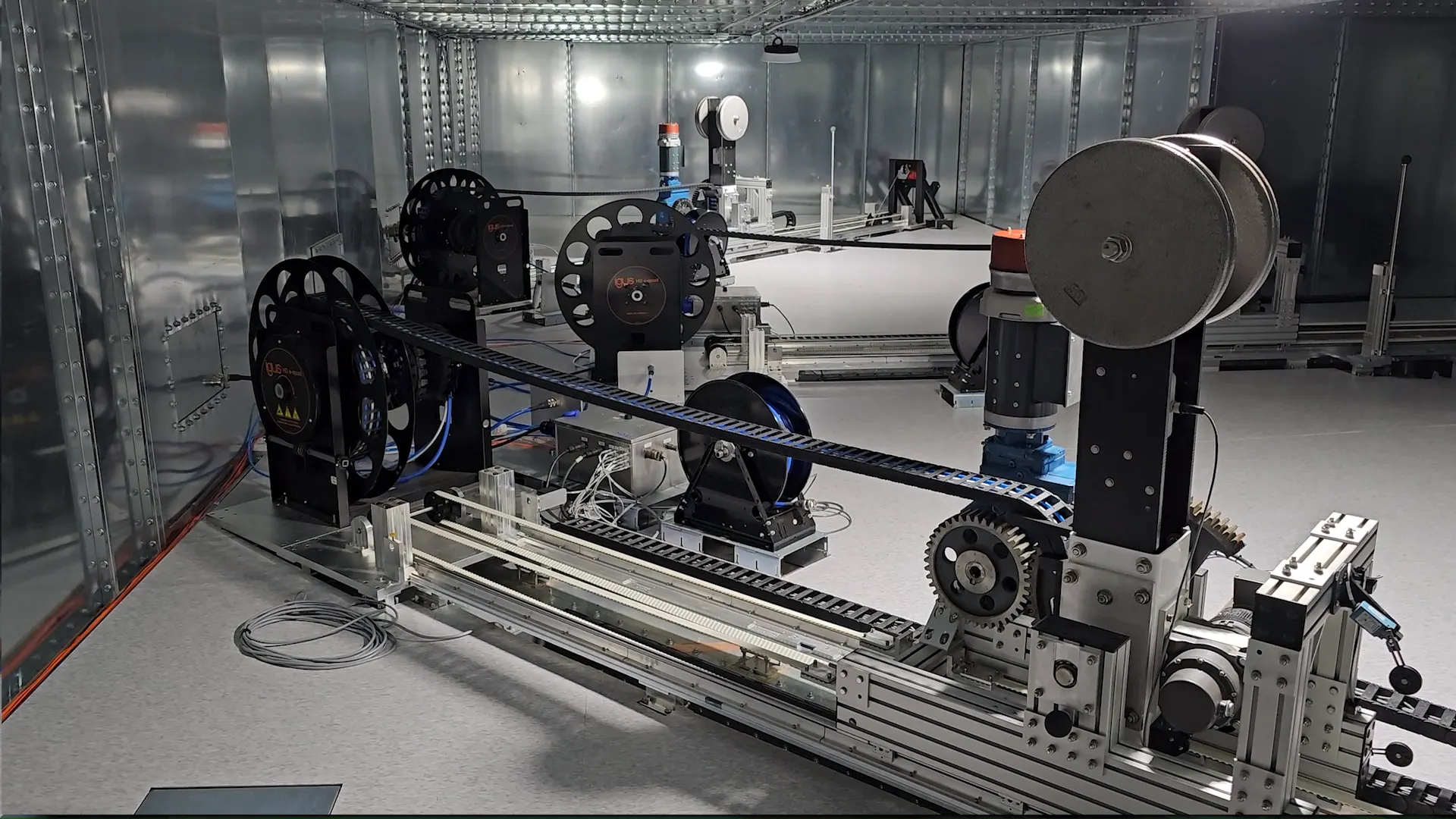 testopstelling met energieketting en e-spools van igus®