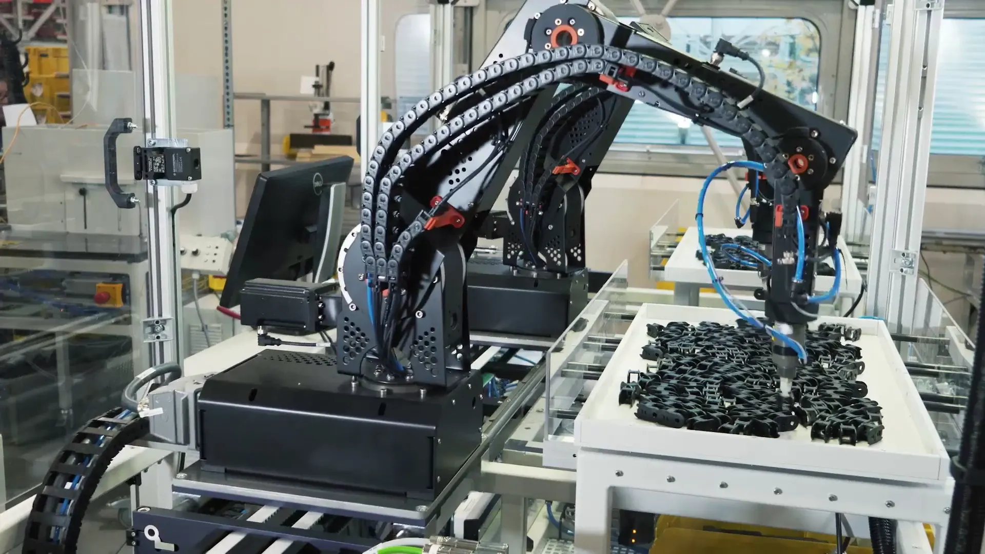 lca-gluing-and-dosing-application-igus-I