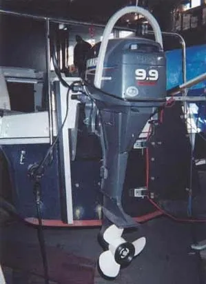 Boat motor lifting device and inner boom roll-up device