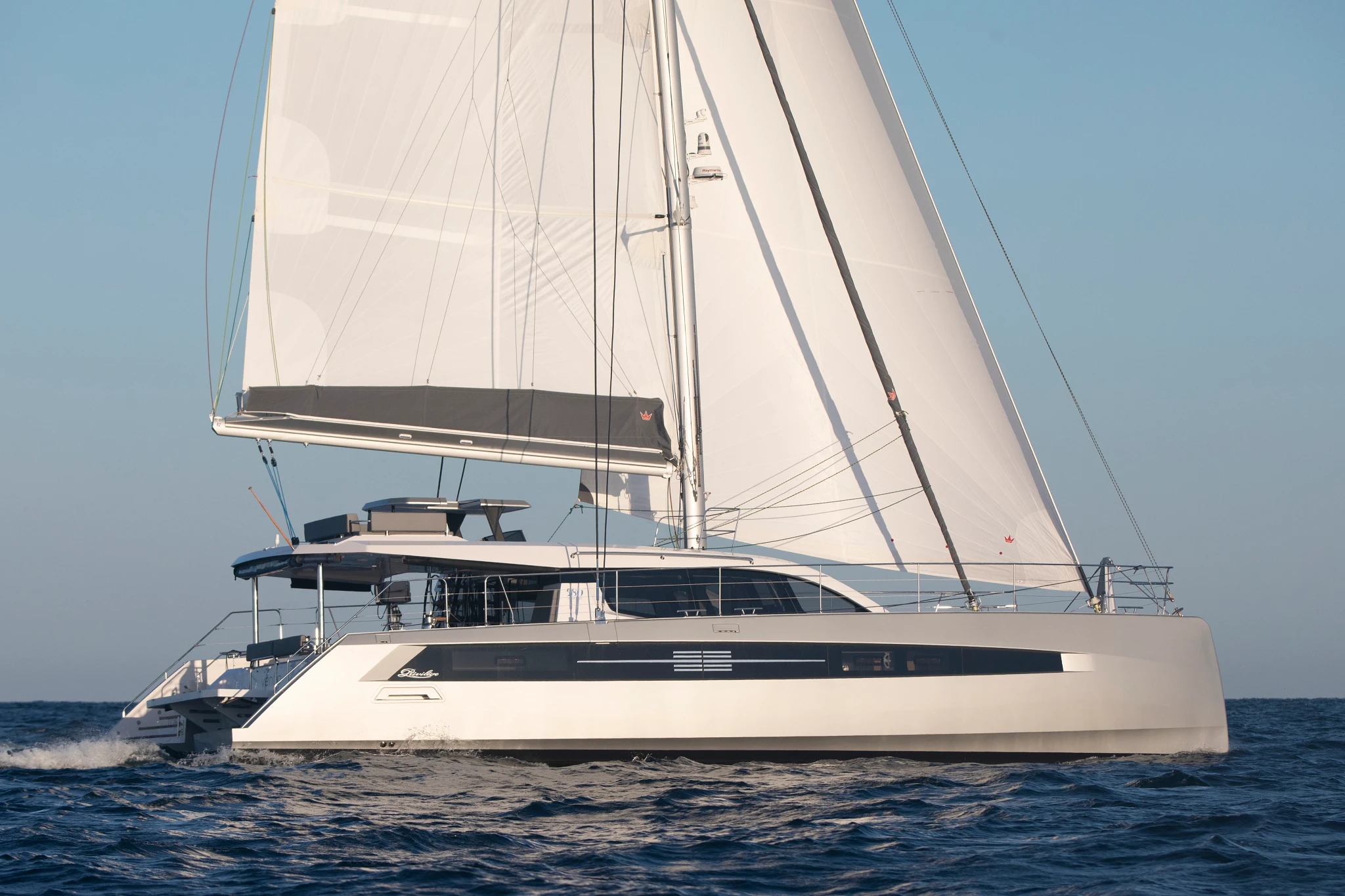 이구스의 LM 가이드가 장착된 요트용 전동 윈도우