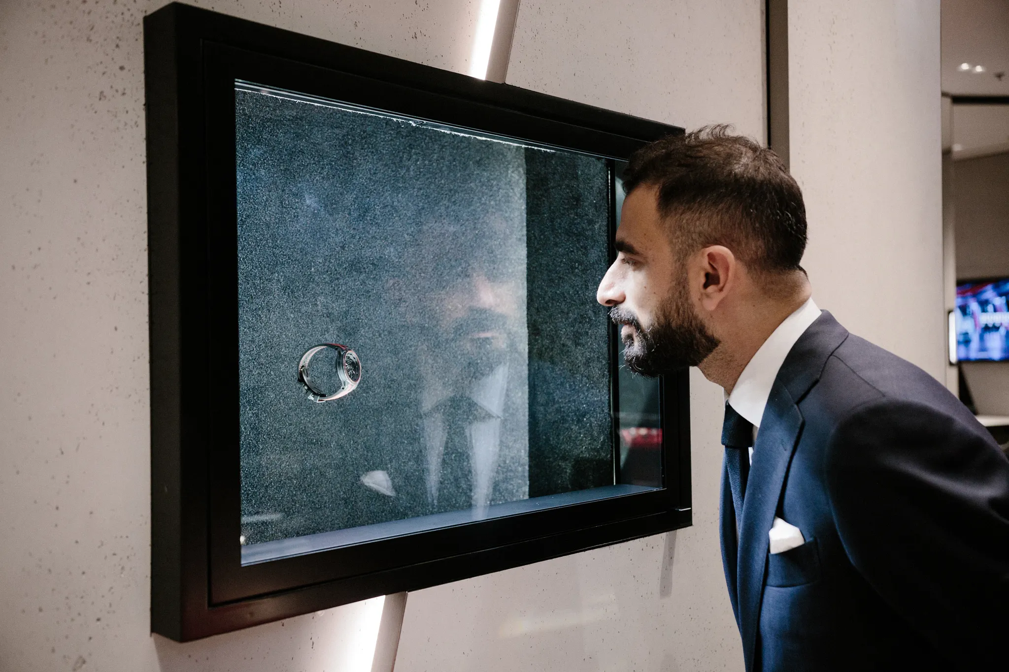 A ilusão do objeto oscilante pode ser conseguida com dois movimentos lineares e uma rotação.