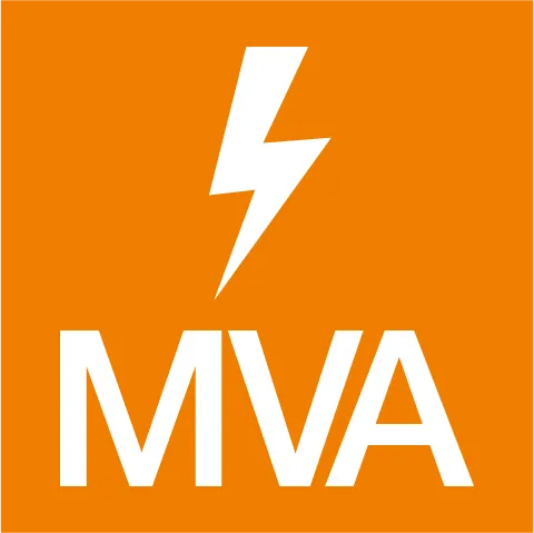 Das Icon zeigt (in weißer Schrift auf orangefarbenem Grund) die Buchstaben "MVA".  Über den drei Buchstabe ist ein weißer Blitz auf orangefarbenem Grund abgebildet.   "MVA" steht in diesem Kontext für Megavoltampere und bezeichnet die Anlagenleistung einer Landstromanlage.