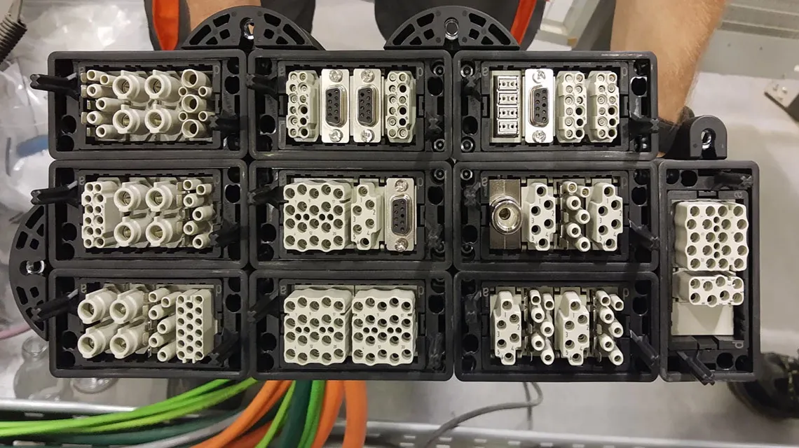 Energy chain with Module Connect for furniture industry