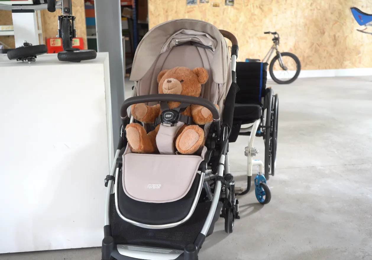 Accessible pushchair for wheelchair users