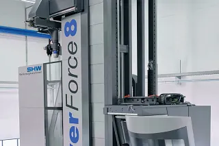 Weight-saving energy chains in a milling machine for bicyles