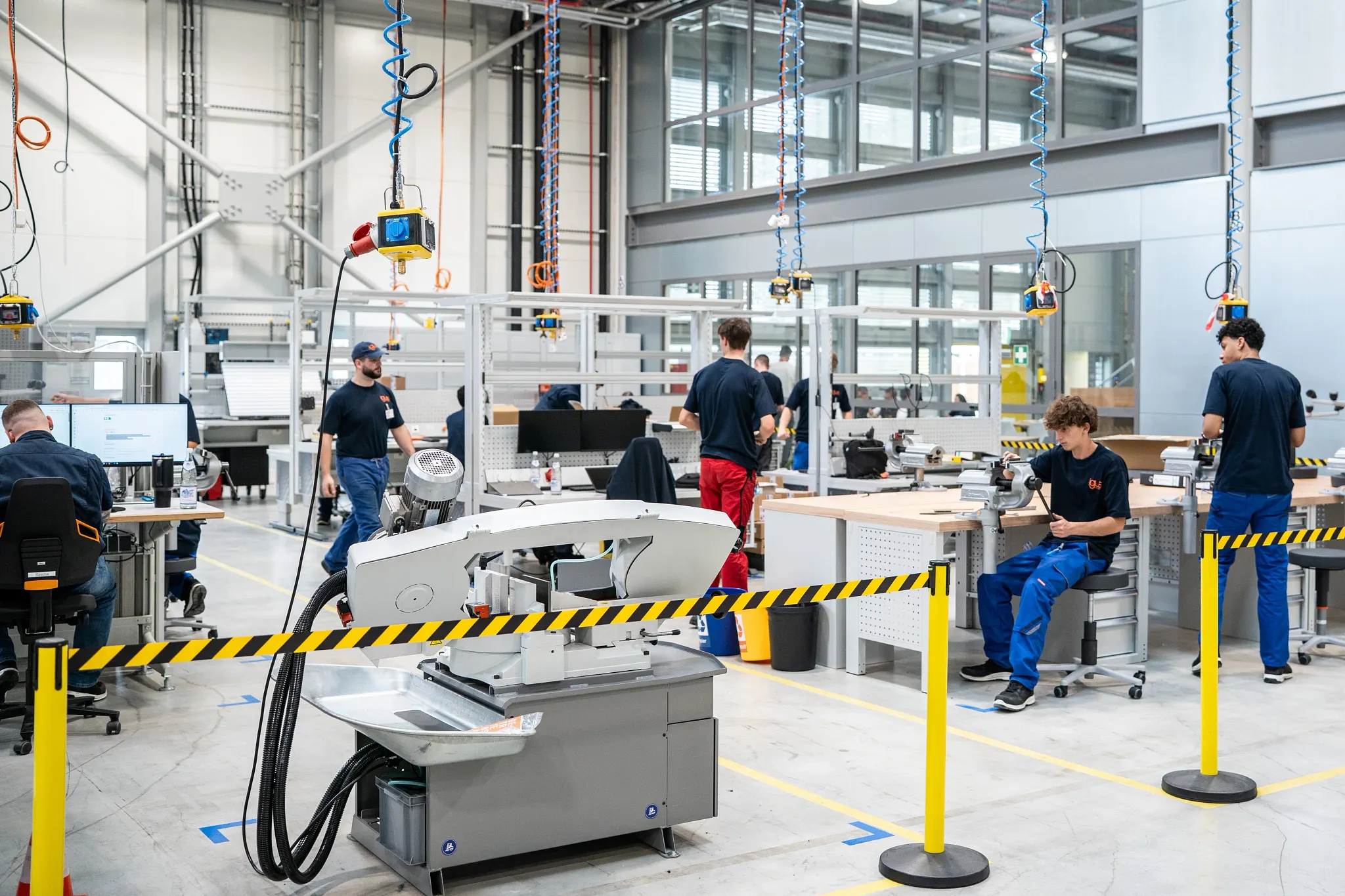 Mit der neuen Ausbildungsfabrik möchte igus bis 2027 unabhängig vom externen Markt für Facharbeiter sein