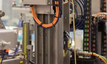 Height adjustment of hold-down device with SLW-2080.