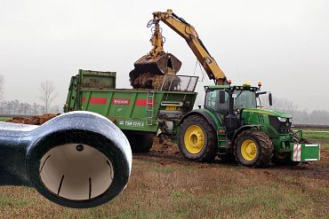 Agricultural vehicle with Rockinger trailer coupling