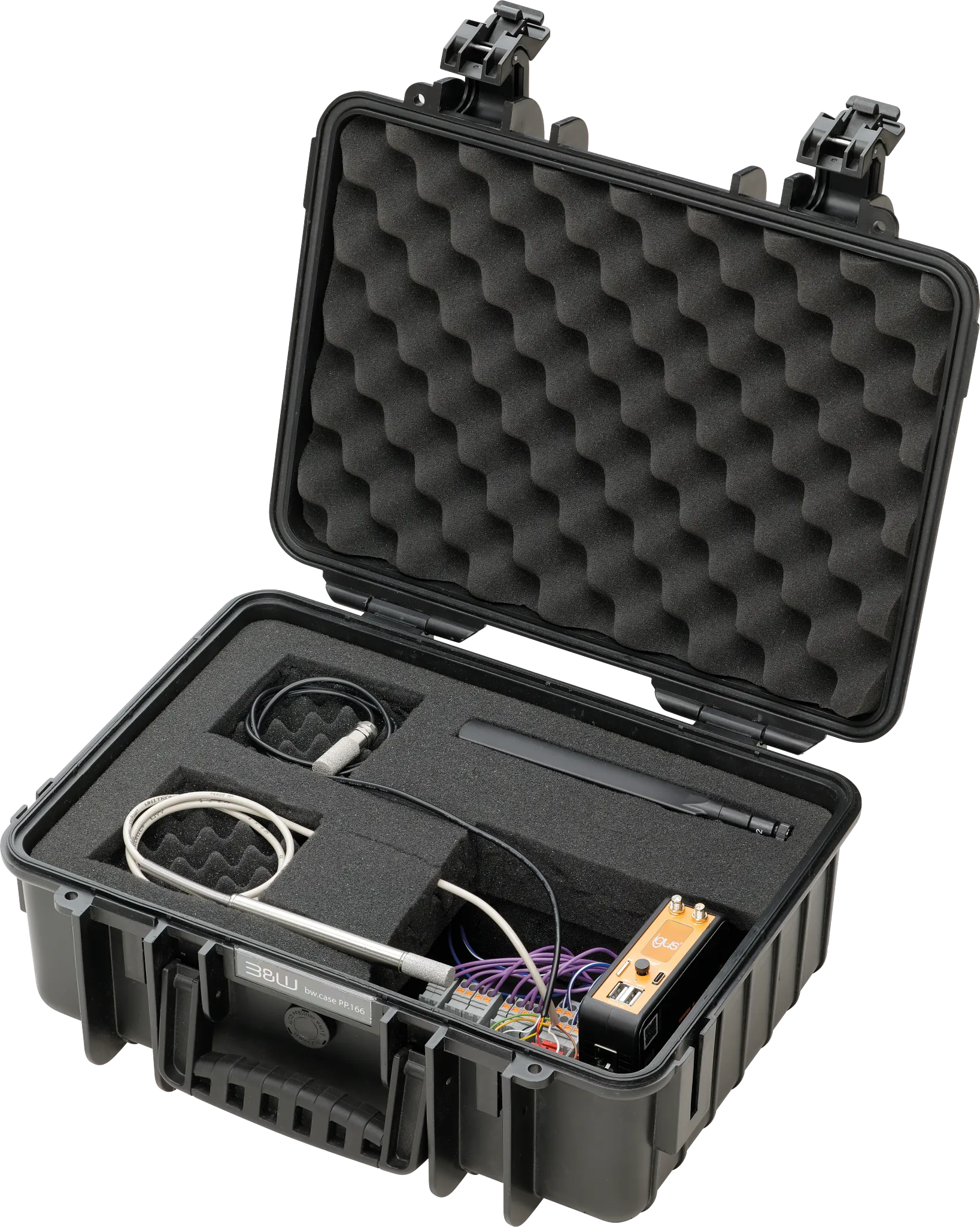 Geöffneter, robuster Industriekoffer mit Schaumstoffeinlage: i.Cee² Measurement Case (Konzeptstudie) als vollständig integrierte, sofort einsatzbereite Messplattform – Koffer öffnen, Sensor anschließen und Messdaten direkt an Maschine, Anlage oder Prüfstand erfassen und lokal analysieren; inklusive Datenspeicherung und Konnektivität (z. B. LTE/WLAN/Ethernet).