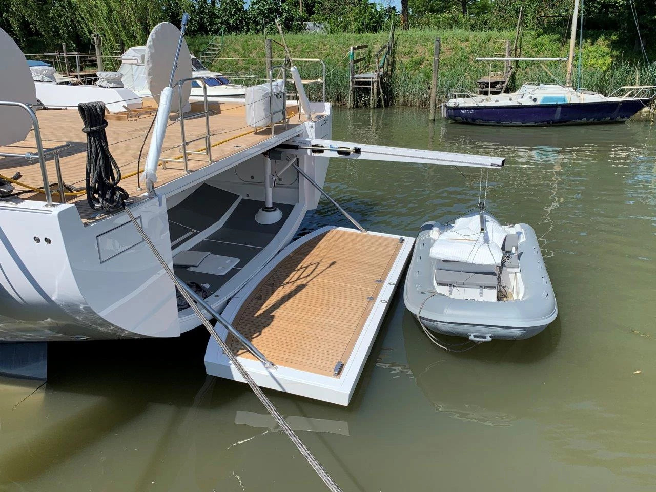 Boot mit Davit von innovative structural design