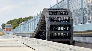 External test of an energy chain with long travel