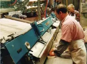 D3 splitting machine uses 200 iglide® plastic bushings