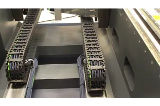 E6 e-chain system® without classic pin/hole connection.