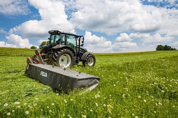 The components of mowers are exposed to extreme stress.
