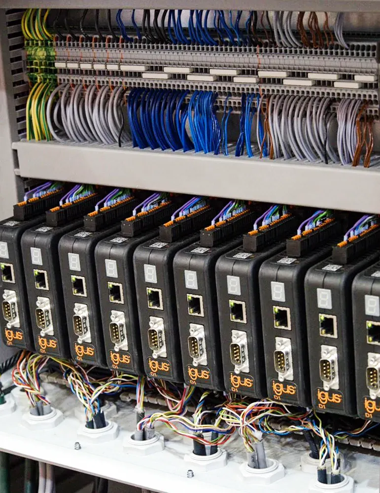 Řídicí systém D1 dryve v rozváděči