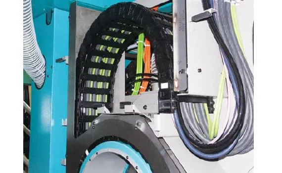 Automatic CNC lathe with readychain