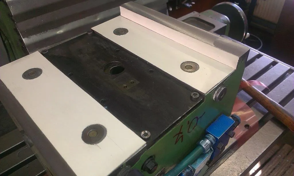 Fräsmaschine mit V400 tribotape