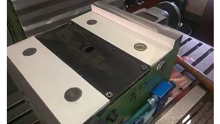 Milling machine with V400 tribotape