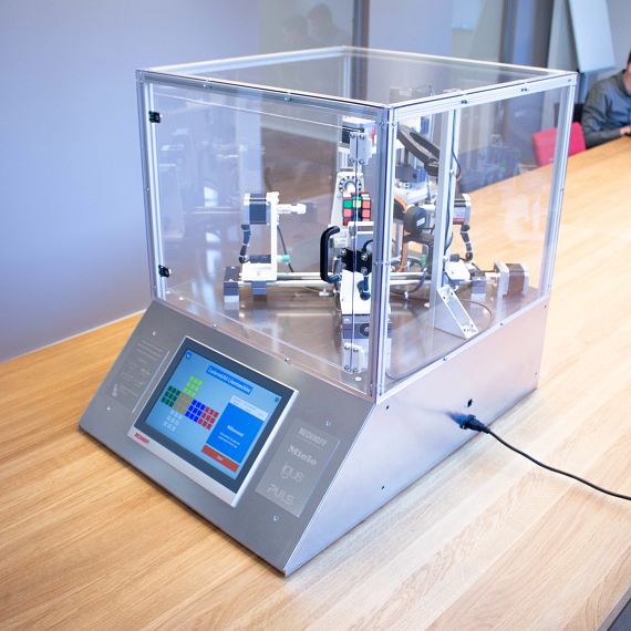 Rubik's cube solving machine