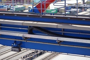 Memuat jembatan dari EUROGATE dengan rantai elektronik